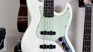 ピックガードって知ってる？ ギターの授業で初めて作ってみました！
