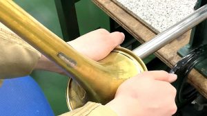 楽器のキズ、どう直す？〜ベルのへこみ修理に挑戦！〜