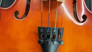 小さな部品が大きな音を支える!バイオリンの“アジャスター”って?