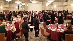 卒業式のあとに―心あたたまる「卒業謝恩パーティー」