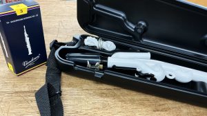 サックス経験者でも大苦戦！？新感覚の管楽器「ヴェノーヴァ」に挑戦中！